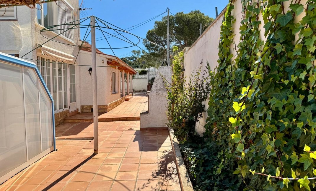 Reventa - Chalet / Villa  -
Albir
