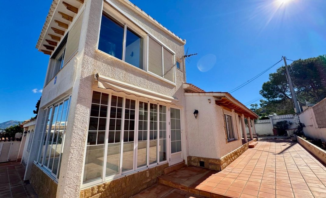 Reventa - Chalet / Villa  -
Albir