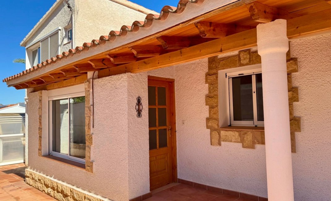Reventa - Chalet / Villa  -
Albir