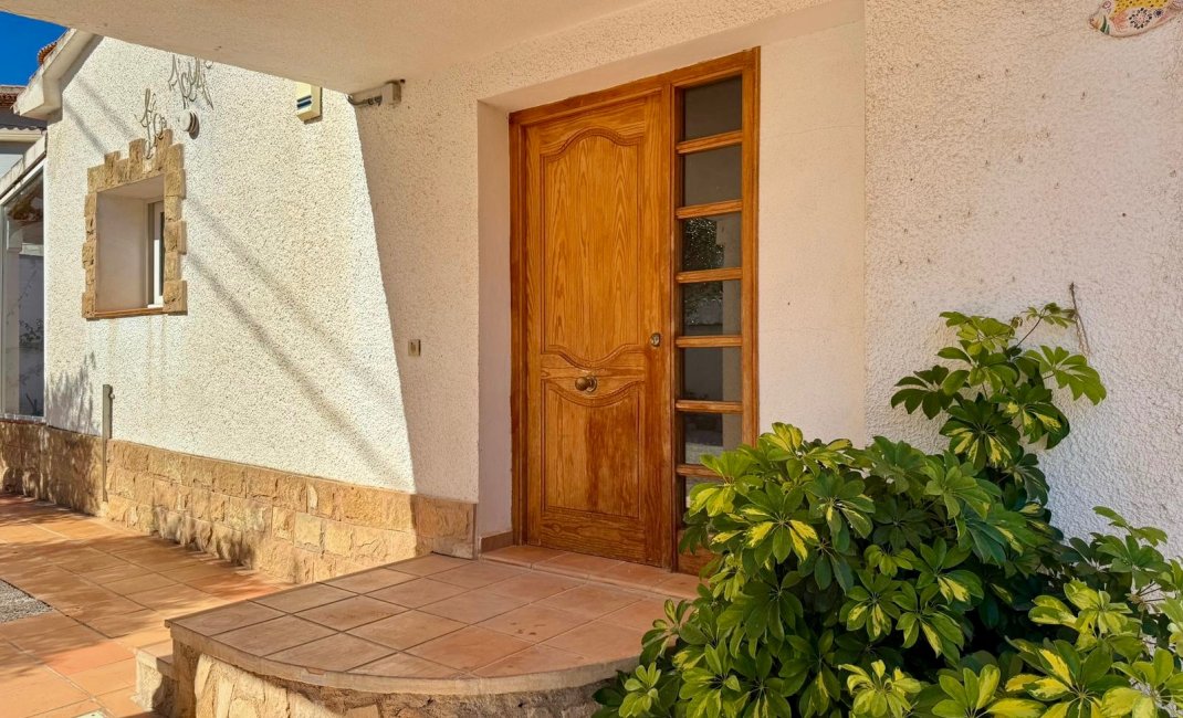 Reventa - Chalet / Villa  -
Albir