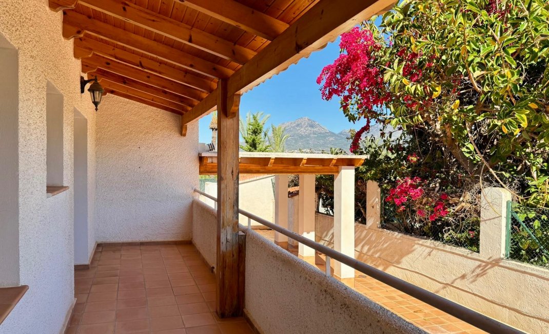 Reventa - Chalet / Villa  -
Albir