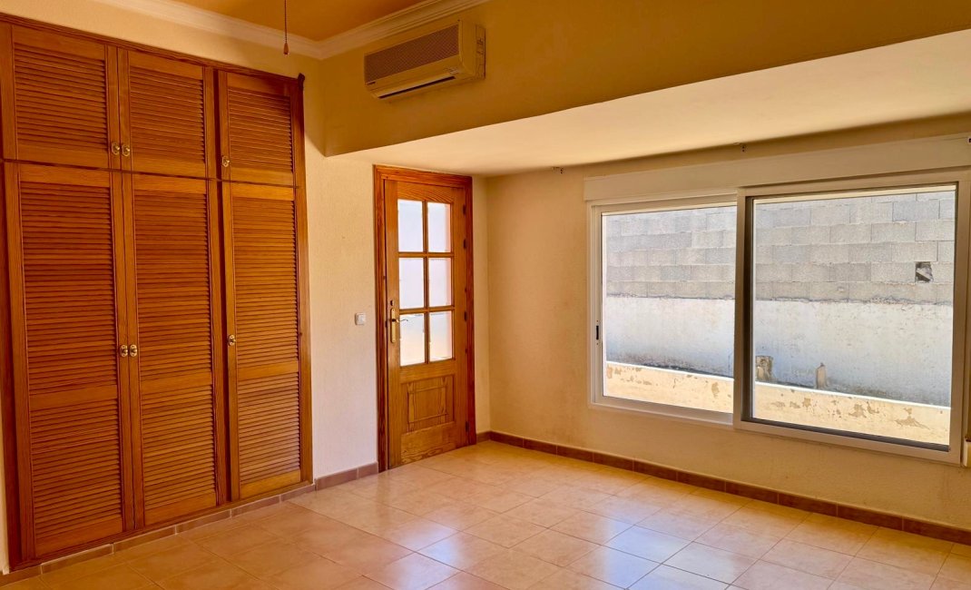 Reventa - Chalet / Villa  -
Albir