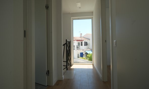 Resale -  Chalet / Villa -
La Nucía