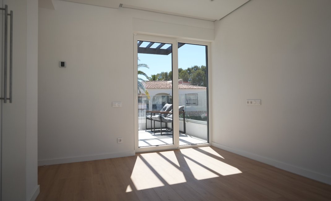 Resale -  Chalet / Villa -
La Nucía