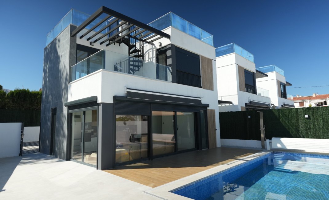 Resale -  Chalet / Villa -
La Nucía