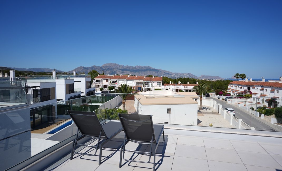 Resale -  Chalet / Villa -
La Nucía