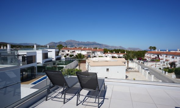 Resale -  Chalet / Villa -
La Nucía