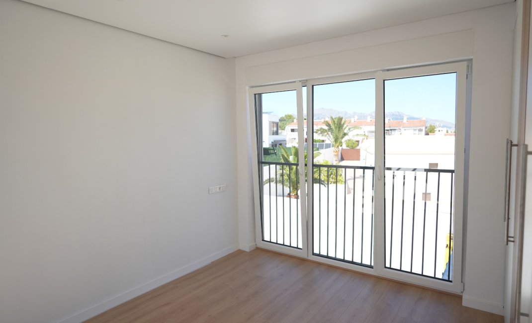 Resale -  Chalet / Villa -
La Nucía