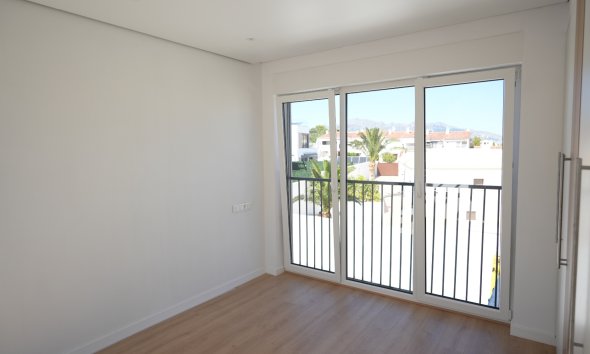 Resale -  Chalet / Villa -
La Nucía