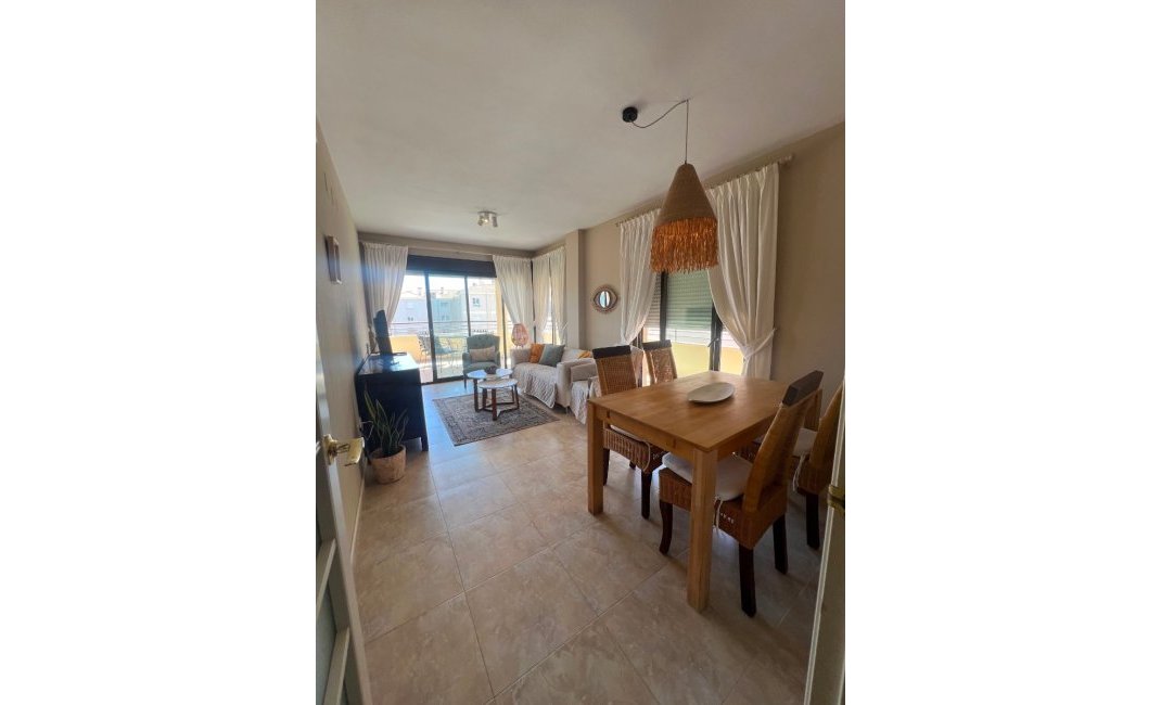 Location à long terme - Appartement -
Albir