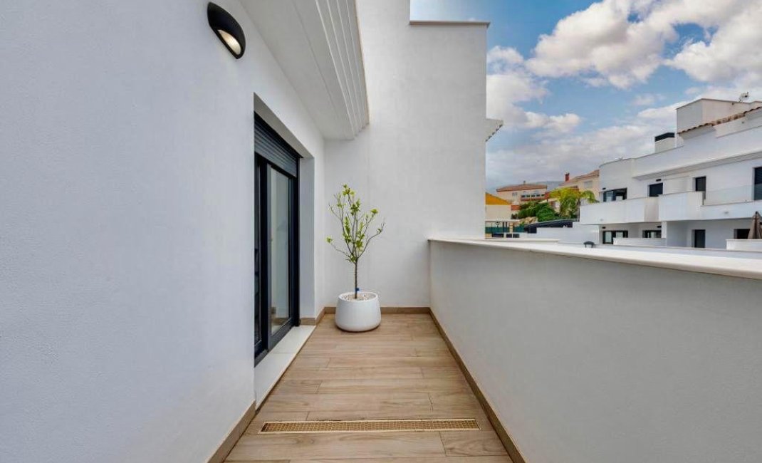 Herverkoop - Townhouse / Semi -
Finestrat - Urbanización