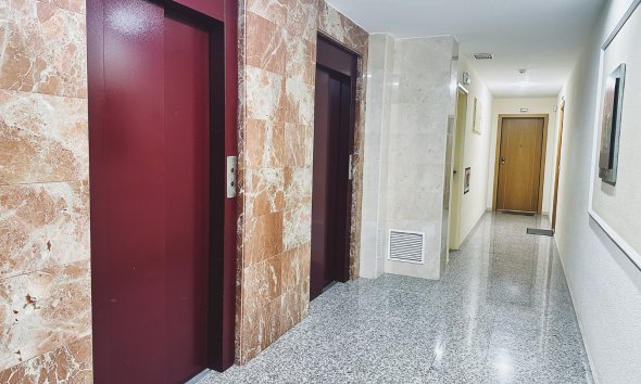 Resale - Apartment / Flat -
Benidorm - Zona de Poniente