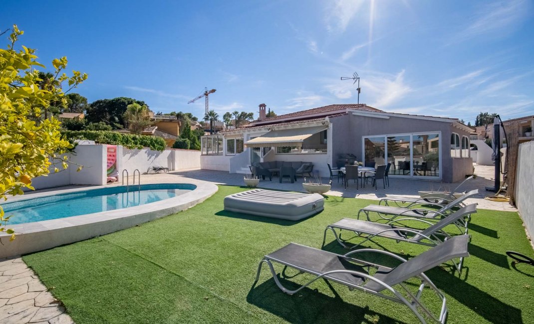 Resale - Villa -
Alfaz del Pi - Colonia Escandinavia