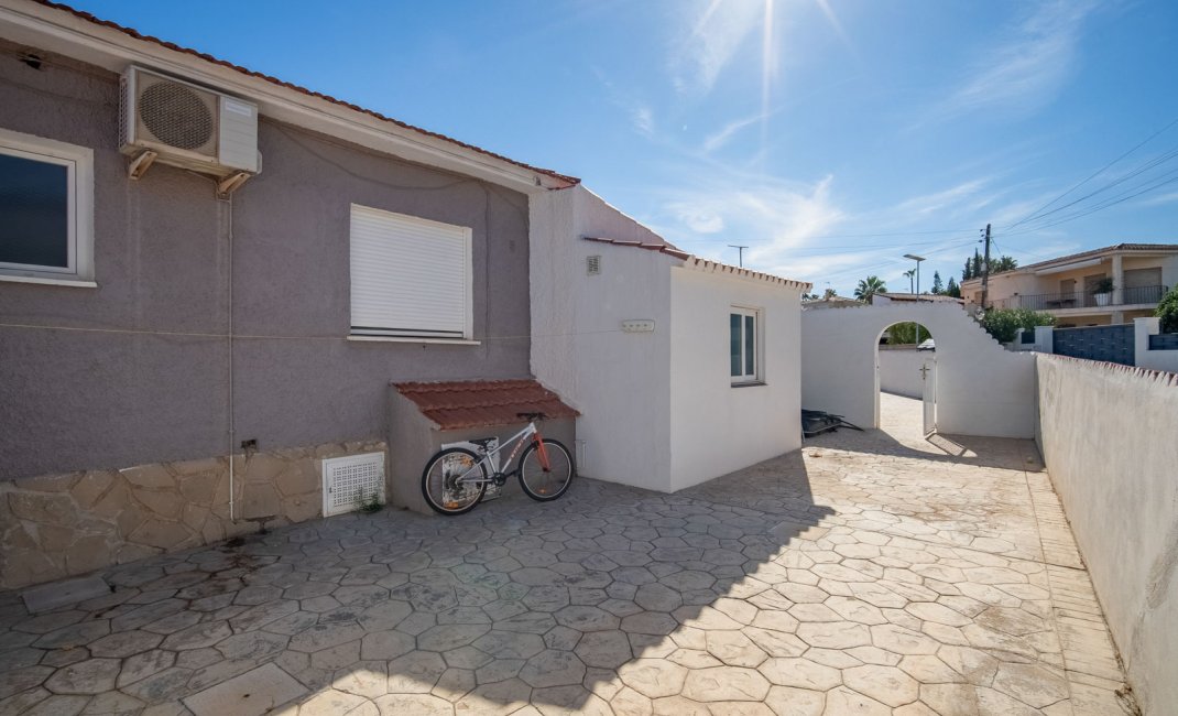 Resale - Villa -
Alfaz del Pi - Colonia Escandinavia