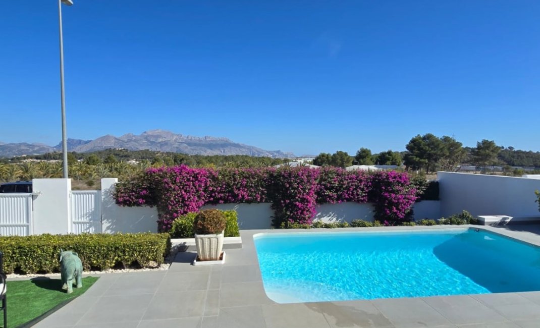 Resale -  Chalet / Villa -
Polop