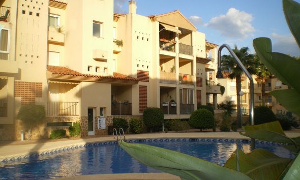 Location à court terme - Appartement -
Albir