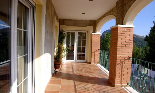 Resale - Villa -
Finestrat - URBANIZACIONES