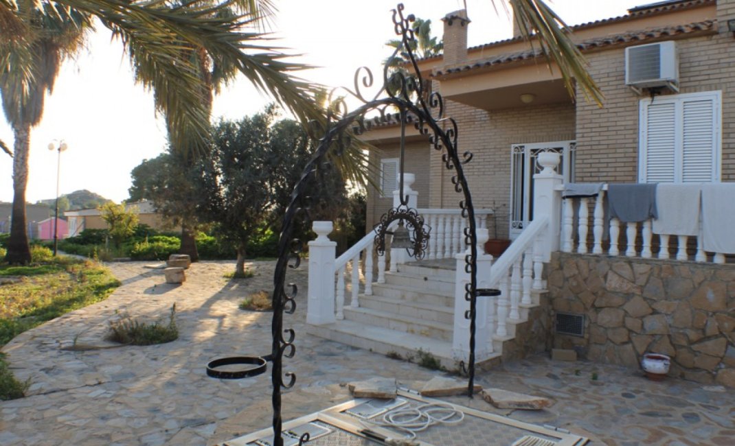 Resale - Villa -
Villajoyosa - La ermita