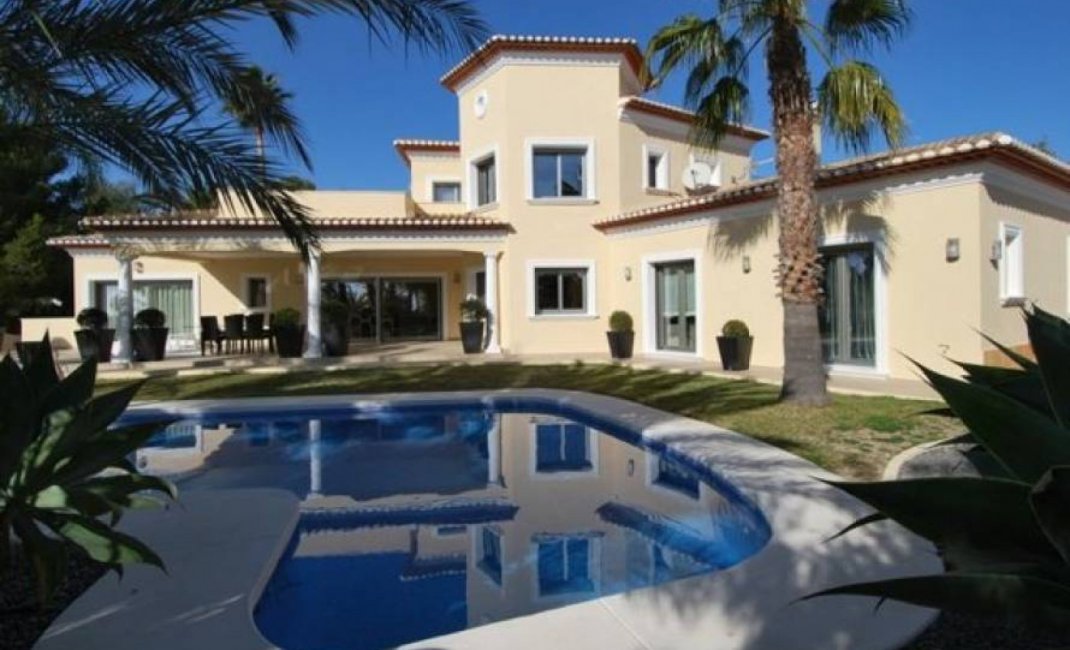 Resale - Villa -
Benissa - Alicante