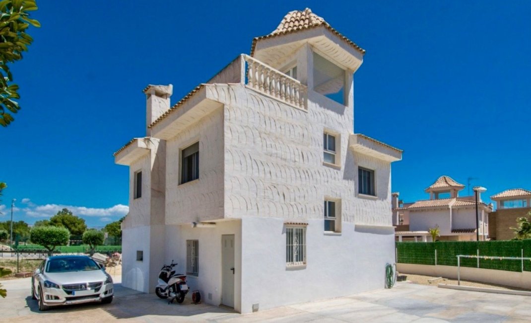 Resale - Villa -
La Nucía - Convent De Les Montjes