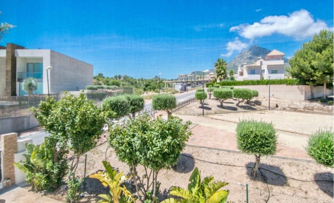 Resale - Villa -
La Nucía - Convent De Les Montjes