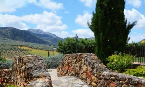 Resale - Villa -
Villanueva del Rosario - Área de Antequera