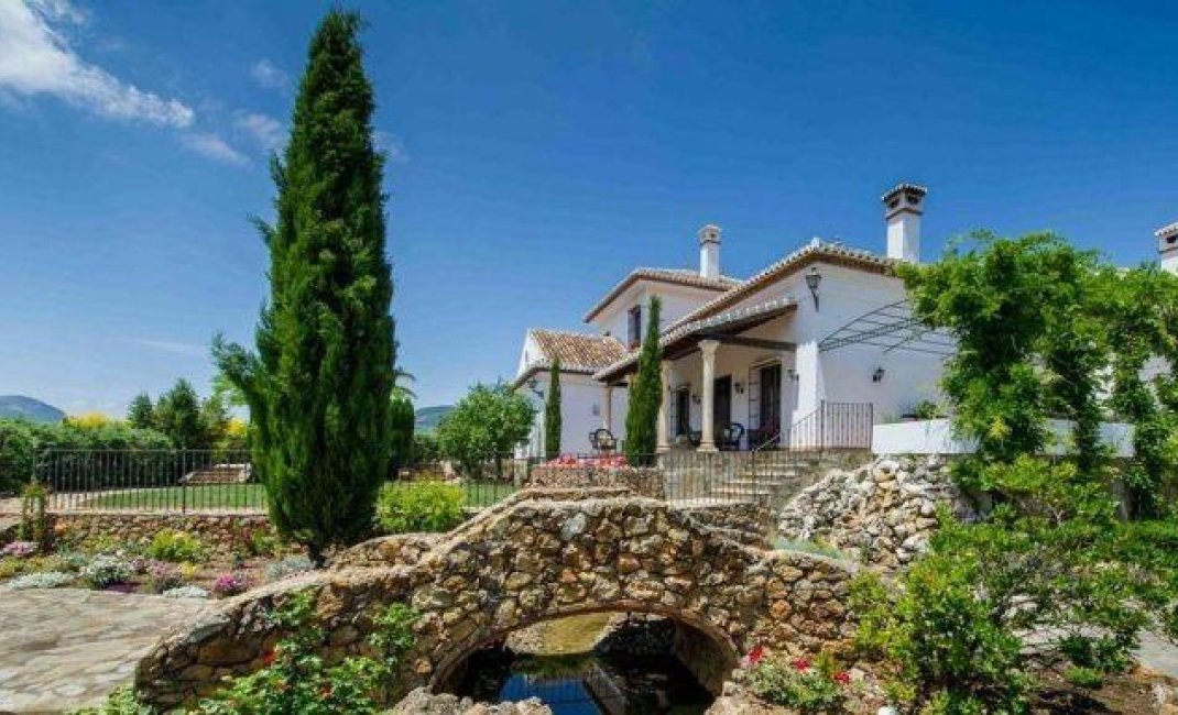 Resale - Villa -
Villanueva del Rosario - Área de Antequera