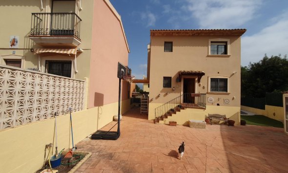 Resale - Villa -
Alfas del Pí - Colonia Escandinavia-Cautivador