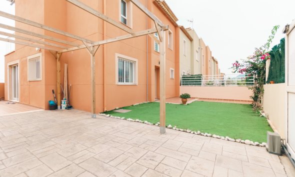 Resale - Townhouse -
Alfas del Pí