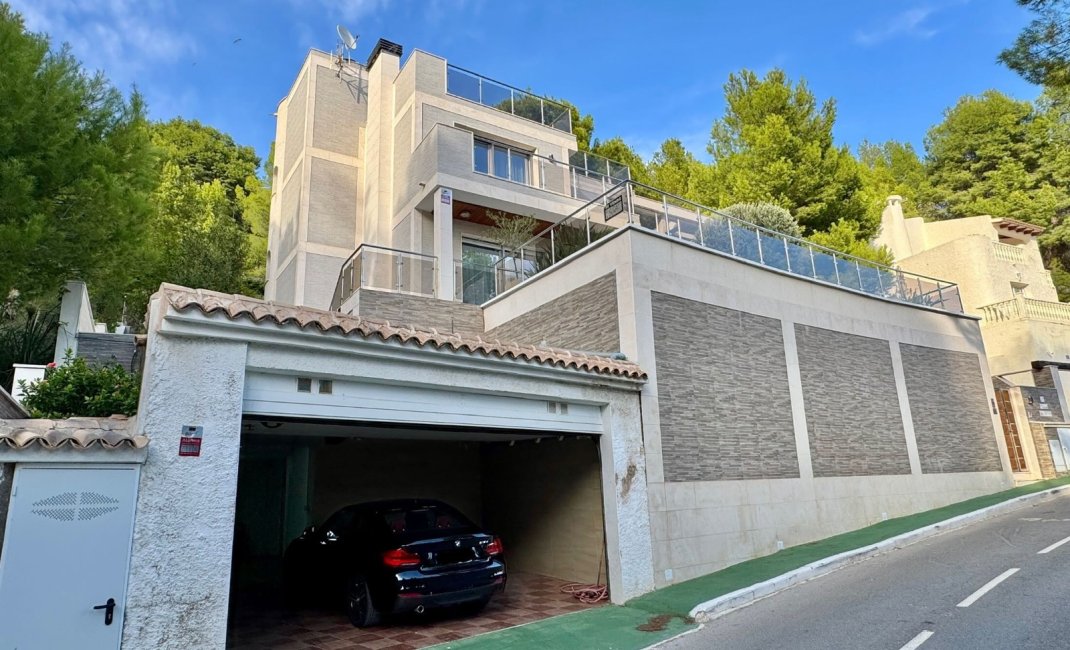 Resale - Villa -
Altea