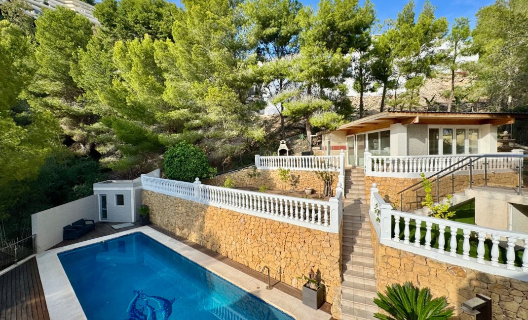 Resale - Villa -
Altea