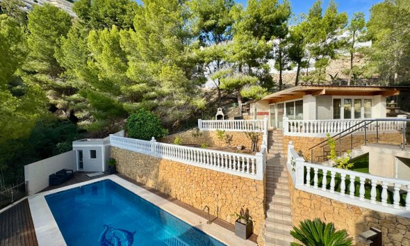 Resale - Villa -
Altea