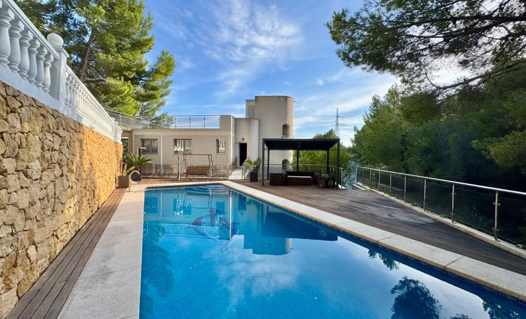 Resale - Villa -
Altea