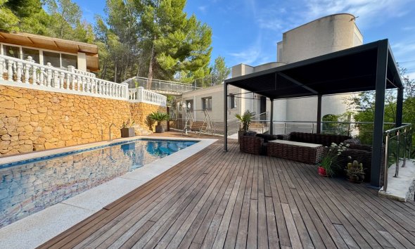 Resale - Villa -
Altea