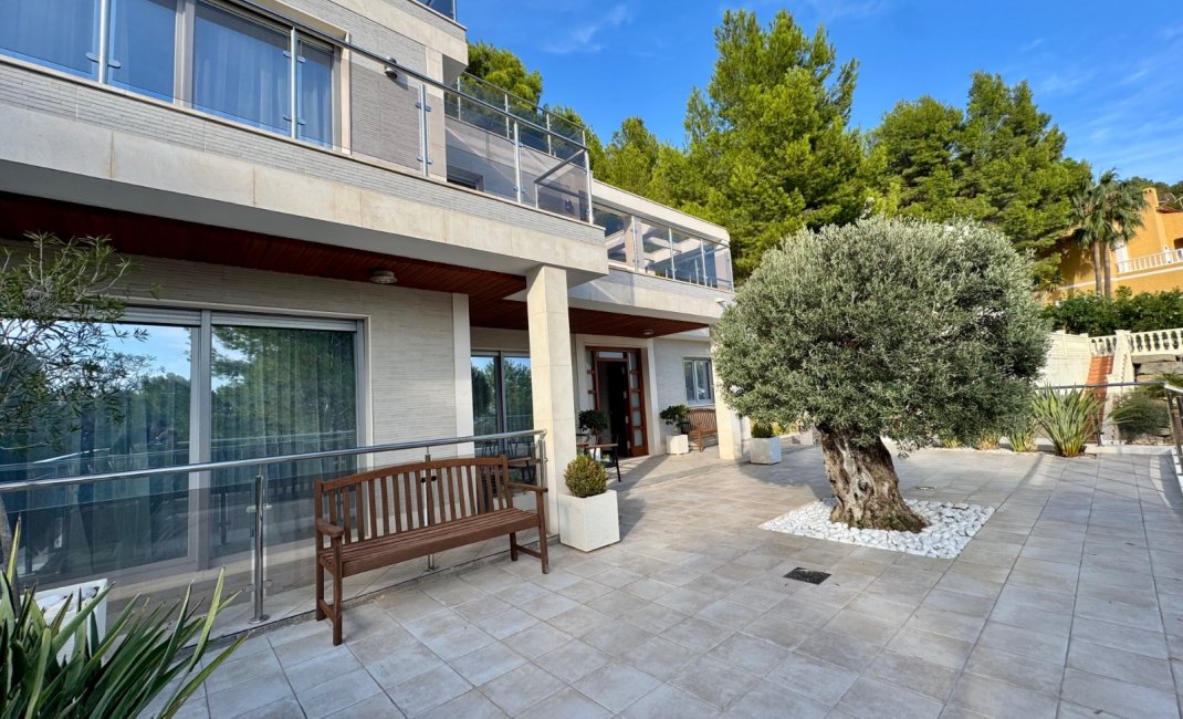 Resale - Villa -
Altea