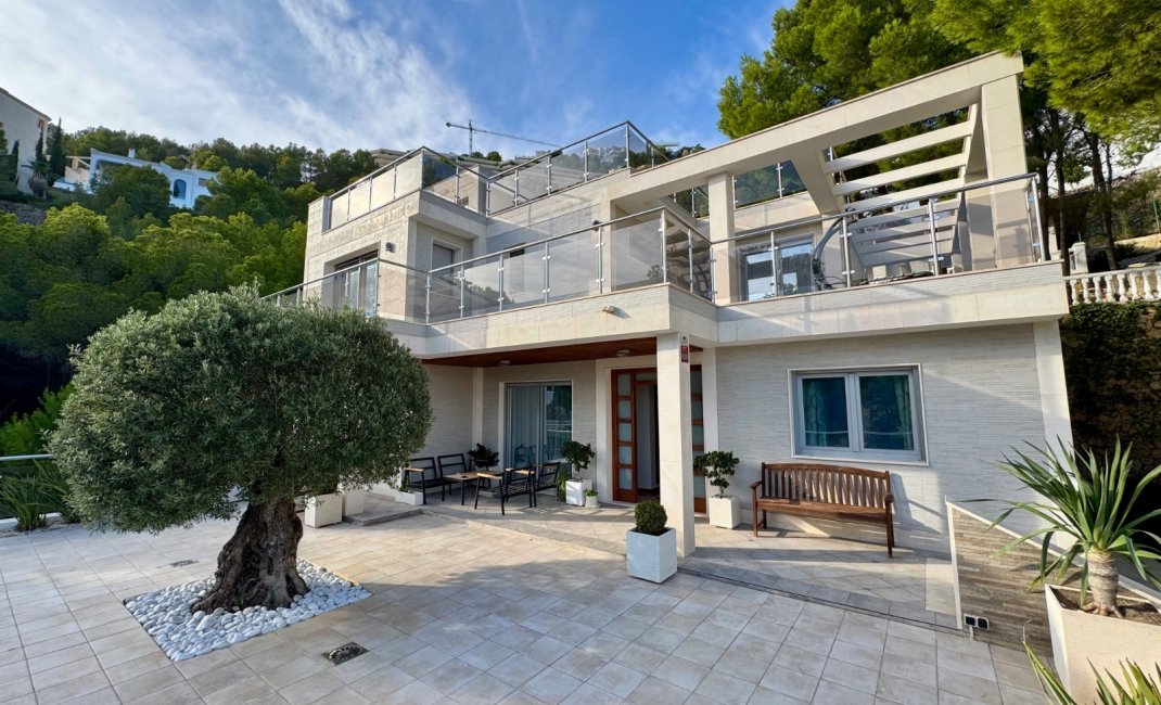 Resale - Villa -
Altea