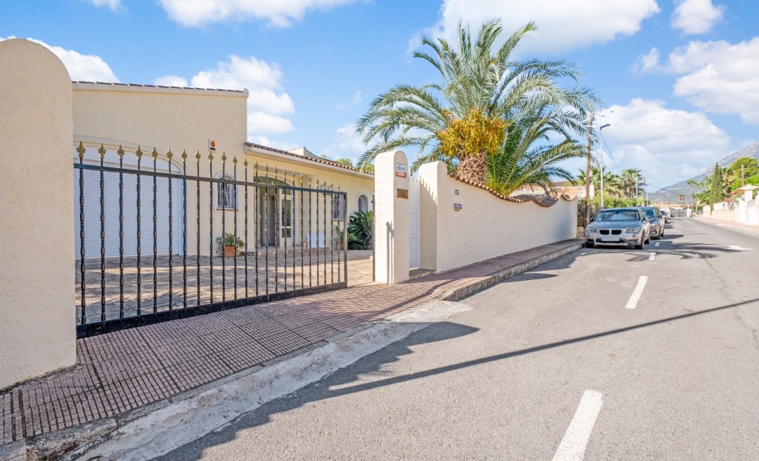 Resale - Villa -
Alfas del Pí