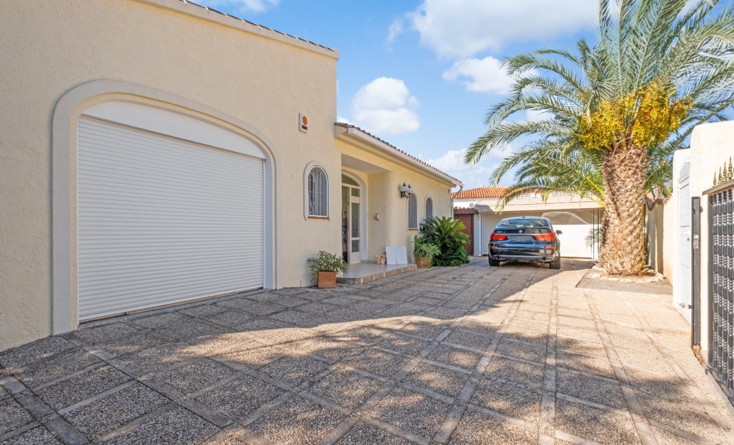 Resale - Villa -
Alfas del Pí