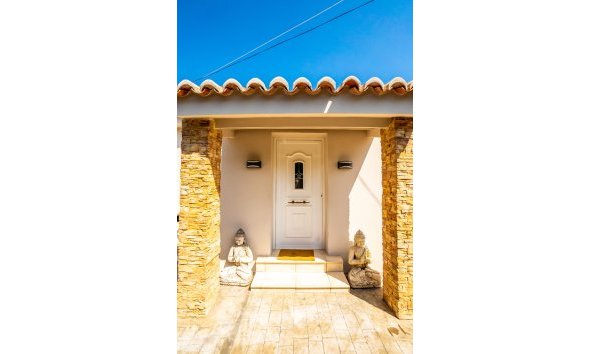 Resale - Villa -
Albir