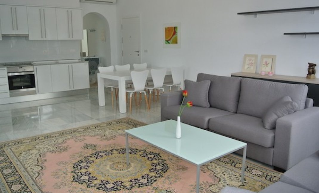  Alquiler larga estancia - Apartamento / piso -
Albir