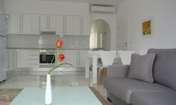  Alquiler larga estancia - Apartamento / piso -
Albir