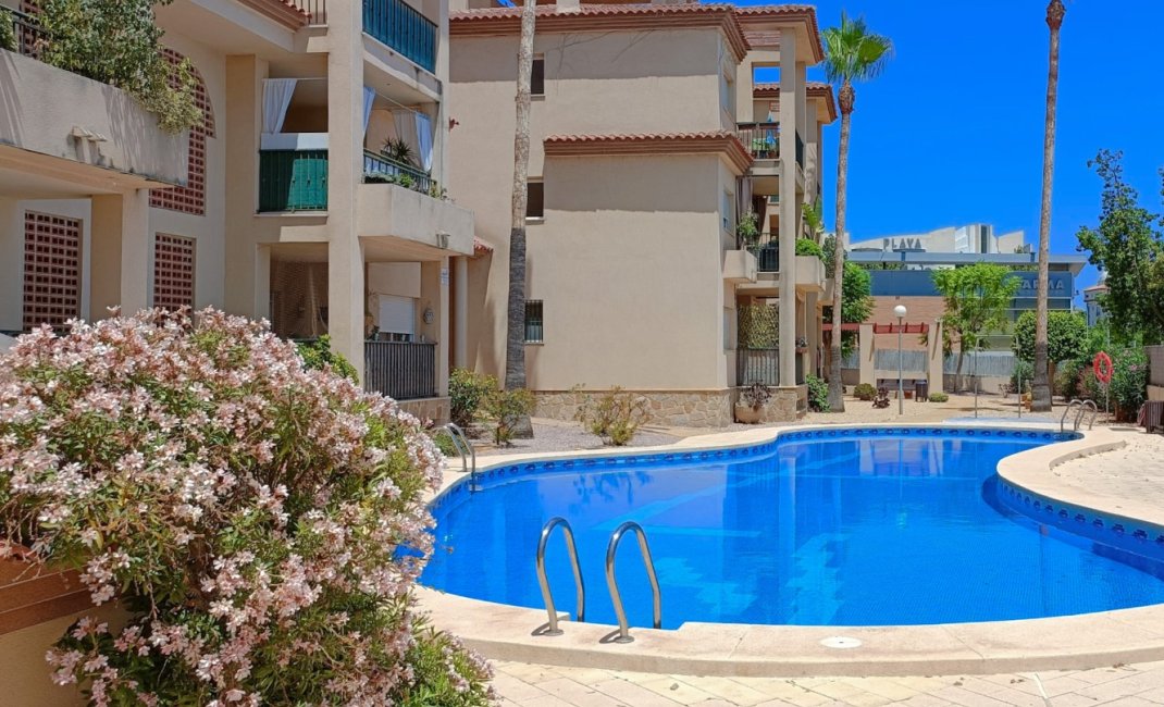 Resale - Apartment / flat -
Albir