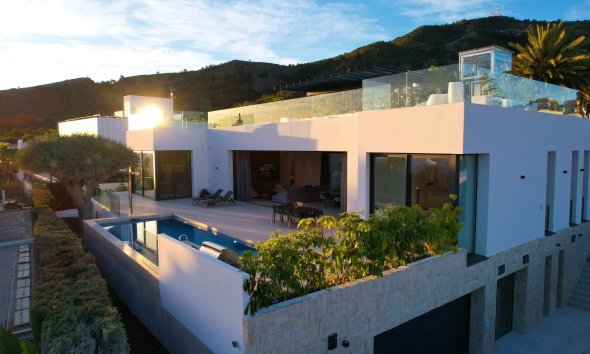 Obra nueva - Chalet -
Albir