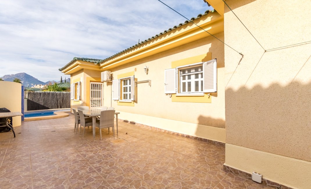 Resale - Villa -
Albir