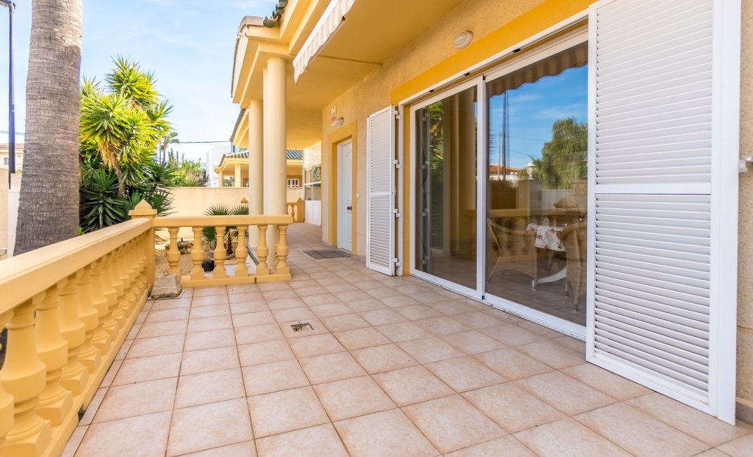 Resale - Villa -
Albir