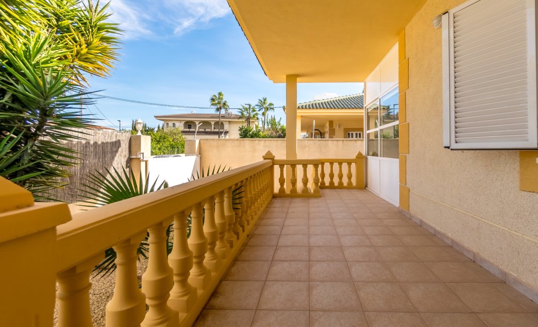 Resale - Villa -
Albir