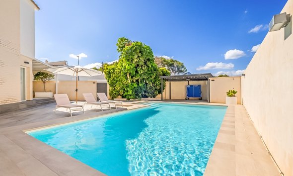 Resale -  Chalet / Villa -
Alfaz del Pi - Alfas del Pí