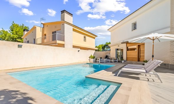 Resale -  Chalet / Villa -
Alfaz del Pi - Alfas del Pí