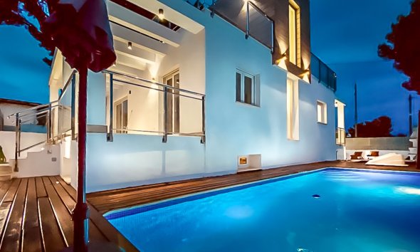 Resale -  Chalet / Villa -
La Nucía