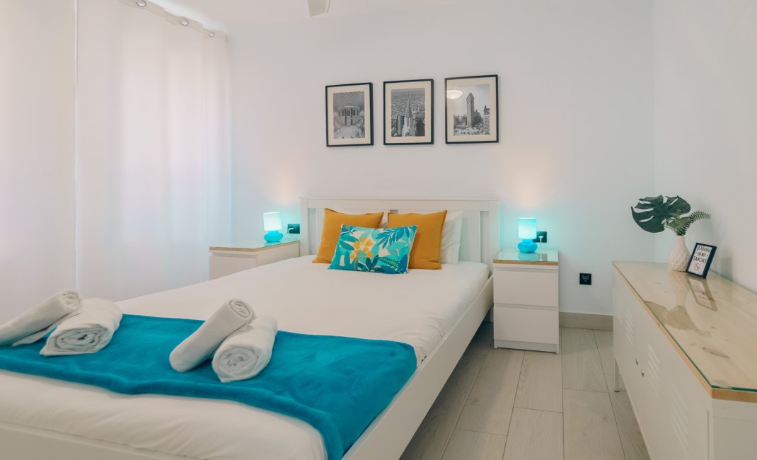 Alquiler corta estancia - Apartamento / piso -
Albir